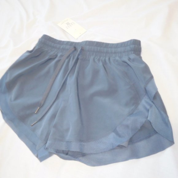 NEW HALARA Women Shorts NWT SMALL Dark Grey w/Navy Blue Tennis Activewear Yoga - Picture 2 of 6